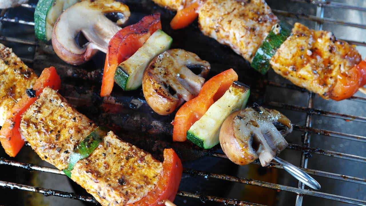 que carne usar para brochetas