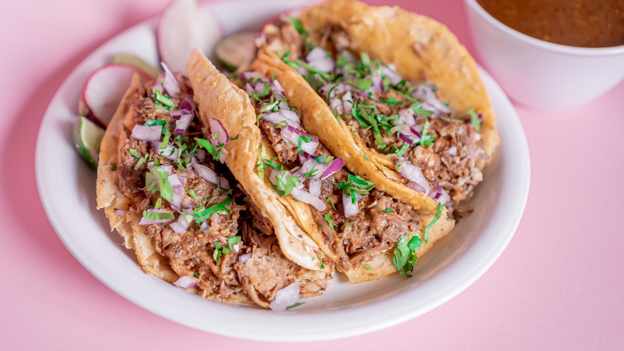 TACOS DE BIRRIA, la receta de moda de la cocina mexicana - Carnicería de  Madrid