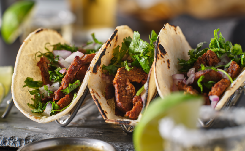 Tacos de ternera IGP con yogur y hierbas frescas